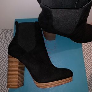 ☀️OFFERS?☀️ Black booties!